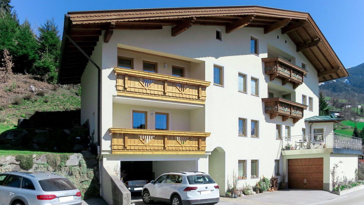 Stumm Apartment | Lovely apartment for 5 guests with WIFI, TV, balcony and parking