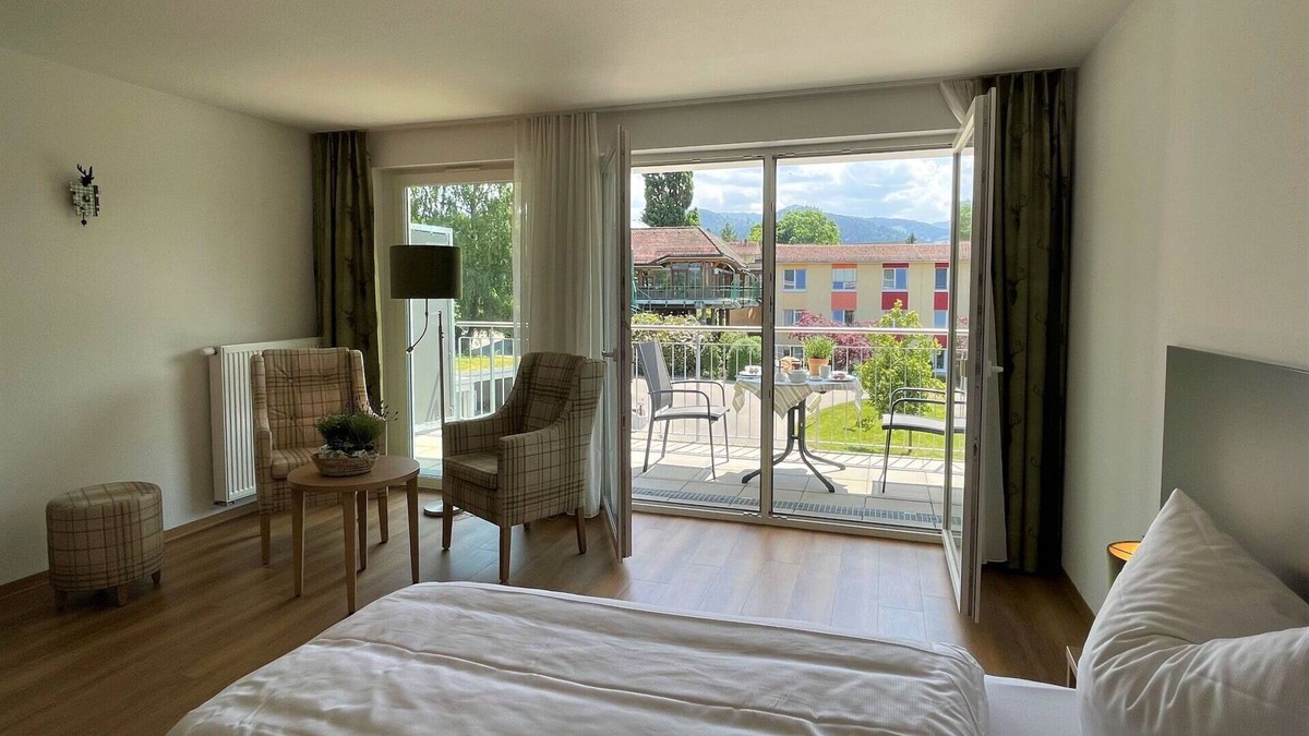 Kirchzarten Apartment | Lovely apartment for 2 people with WIFI, TV, balcony and parking