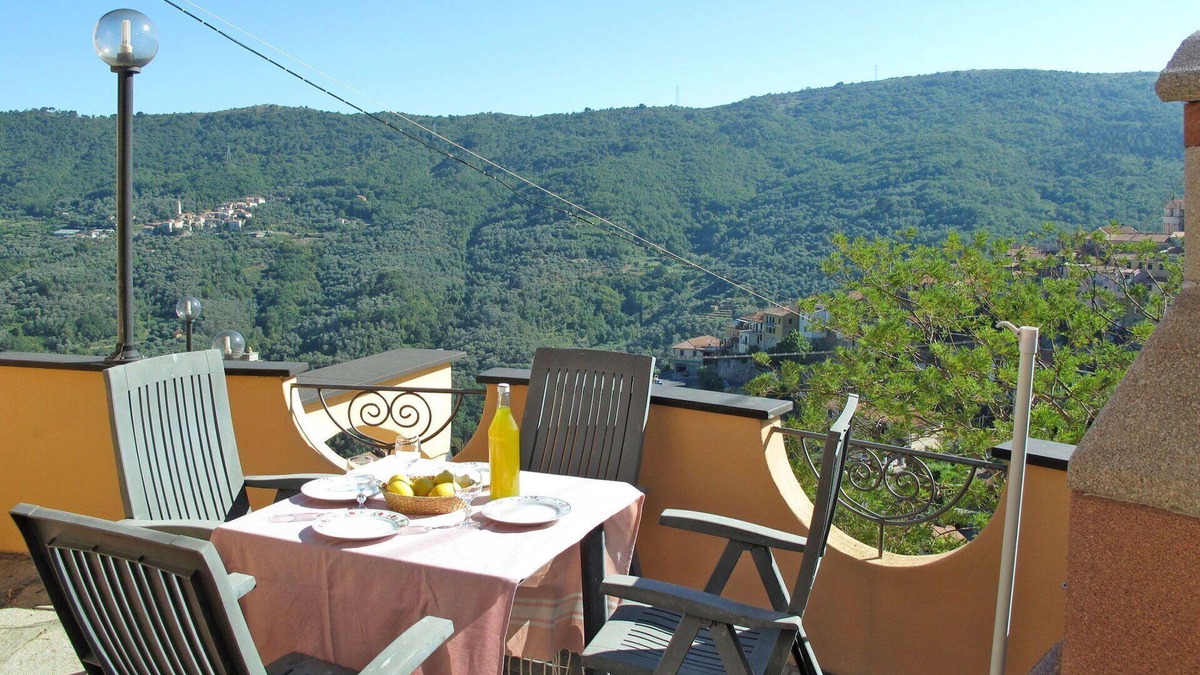 Pietrabruna Apartment | Lovely apartment for 5 guests with WIFI, TV, terrace, panoramic view and parking