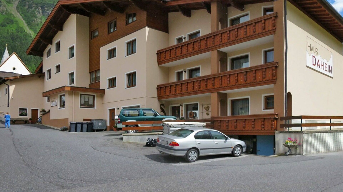 Plangeross Apartment | Lovely apartment for 6 guests with WIFI, TV, balcony, pets allowed and parking