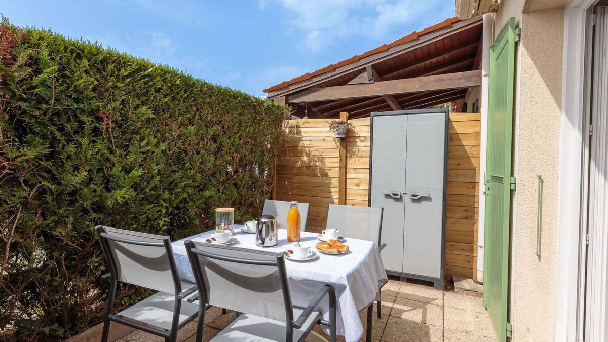 Les Mathes Apartment | Lovely apartment for 4 guests with WIFI, TV, terrace and pets allowed