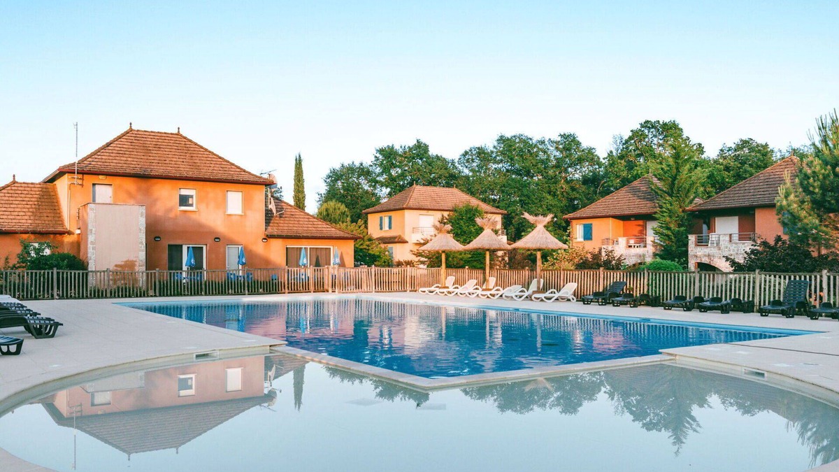 Prayssac Apartment | Lovely apartment for 6 guests with WIFI, pool, TV, terrace, pets allowed and parking