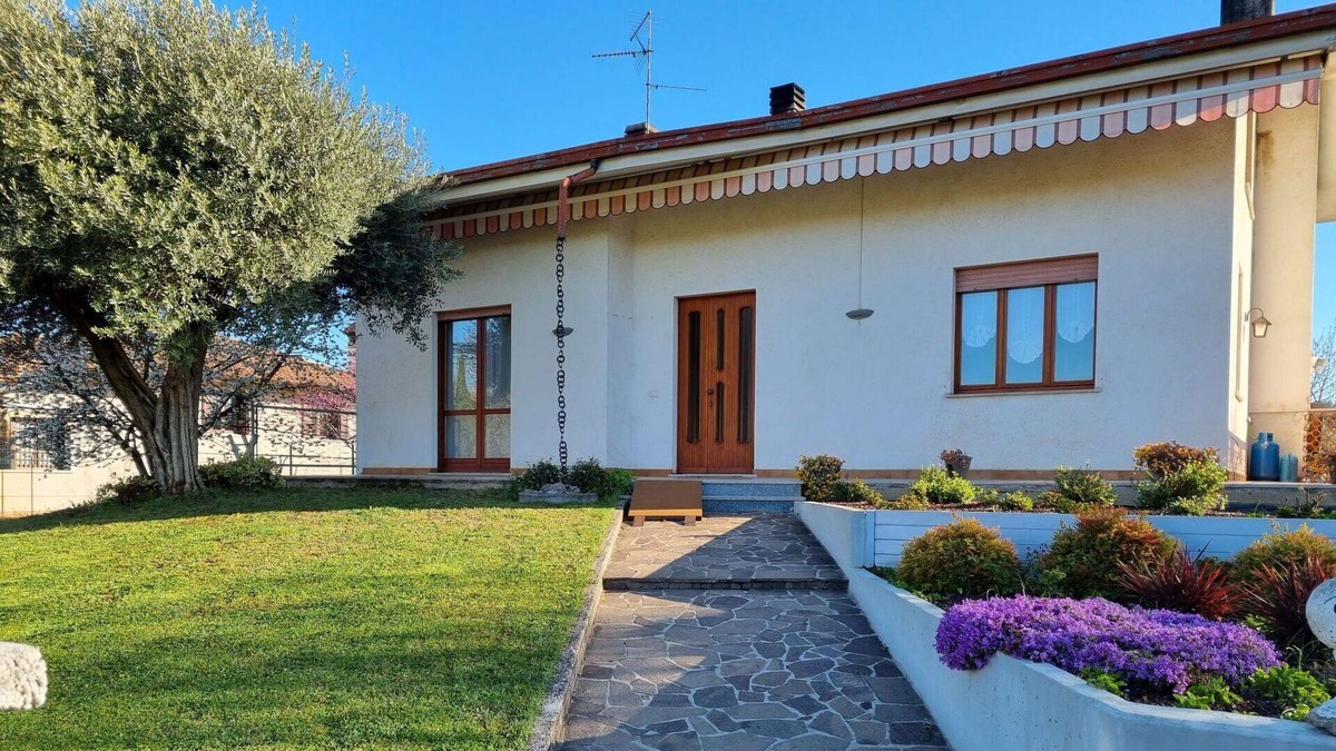 Sevegliano Apartment | Lovely apartment for 5 guests with WIFI, TV, patio and pets allowed