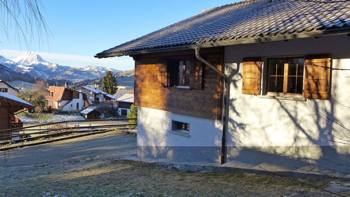 Charmey Apartment | Lovely apartment for 10 people with WIFI, TV, balcony, pets allowed, panoramic view and parking