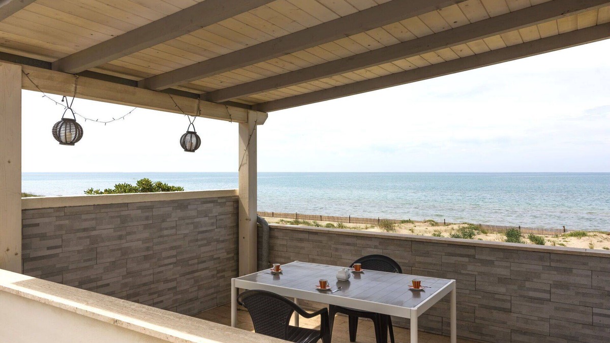 Torvaianica Apartment | Lovely apartment for 3 people with A/C, TV, terrace and parking