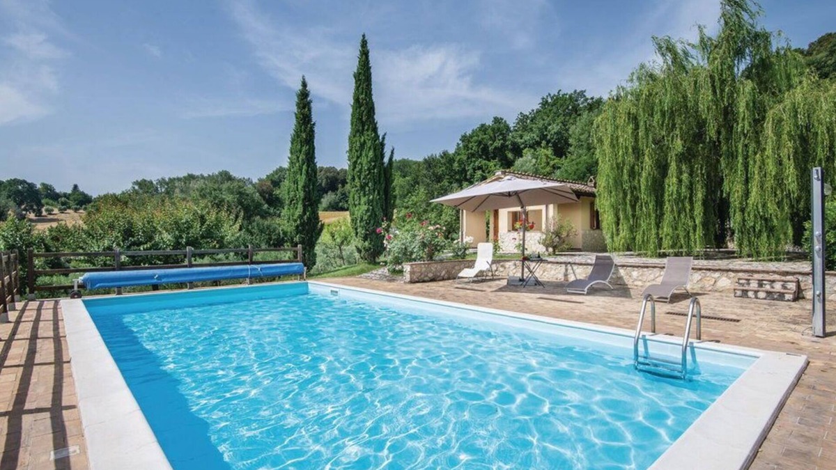 Fornole Apartment | Lovely apartment for 3 people with A/C, WIFI, pool, TV, panoramic view and parking
