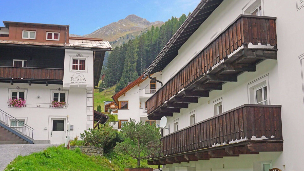 Mathon Apartment | Lovely apartment for 4 people with WIFI, TV, balcony, pets allowed, panoramic view and parking
