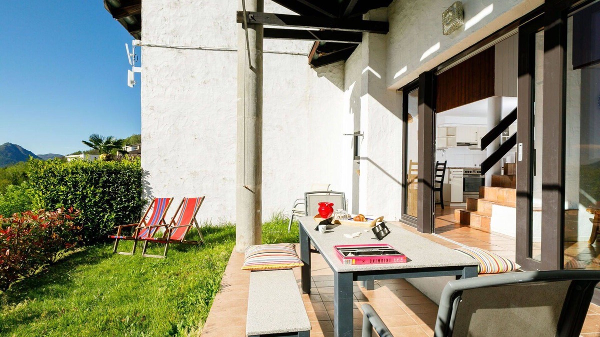 Capriasca Apartment | Lovely apartment for 4 people with WIFI, pool, TV, patio, pets allowed, panoramic view and parking