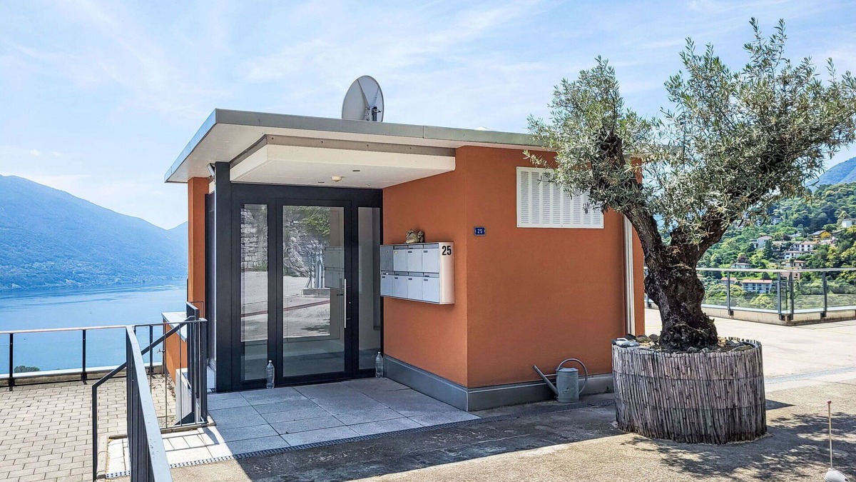 Gordola Apartment | Lovely apartment for 4 guests with patio, pets allowed, panoramic view and parking