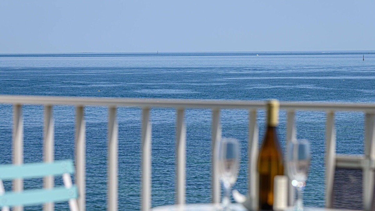 Morbihan Apartment | Lovely apartment for 4 guests with WIFI, TV, balcony and parking