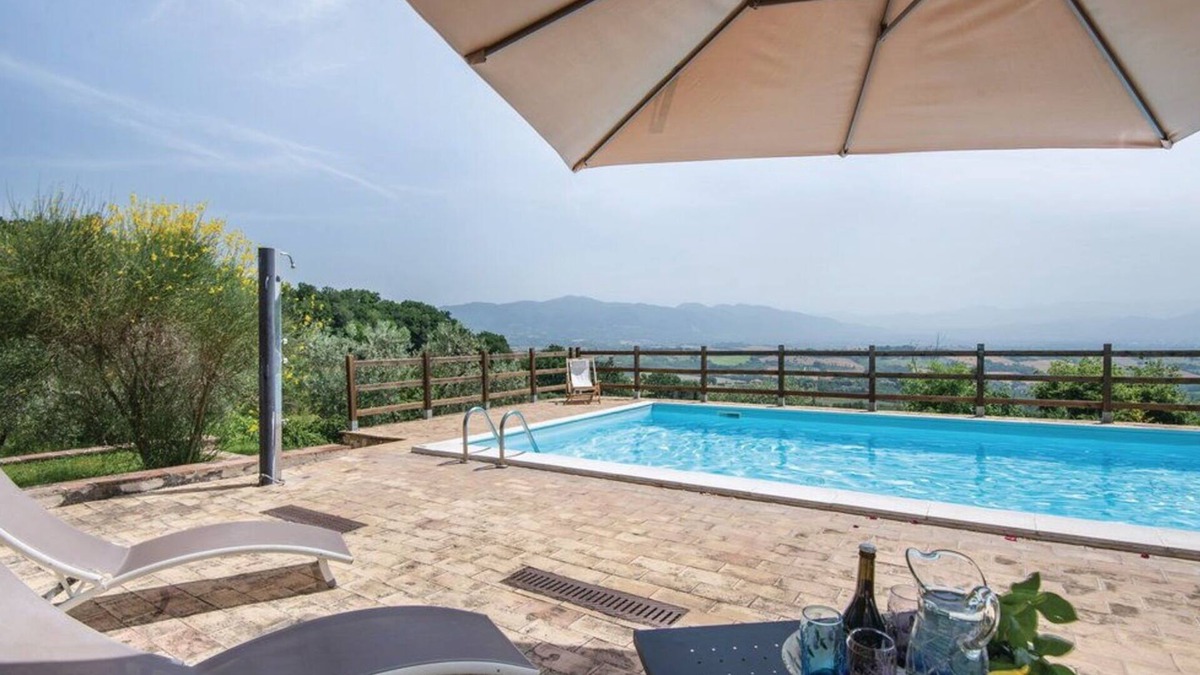 Fornole Apartment | Lovely apartment for 4 guests with WIFI, A/C, pool, TV and veranda