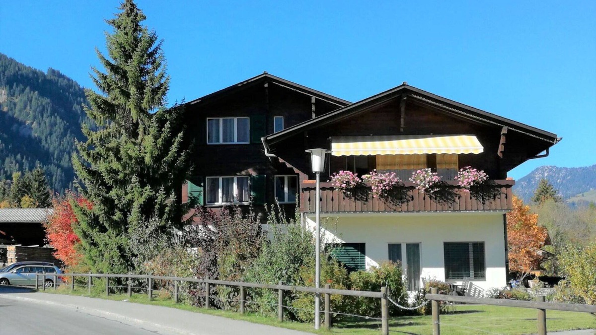 Lenk Apartment | Lovely apartment for 4 people with WIFI, TV, balcony and parking
