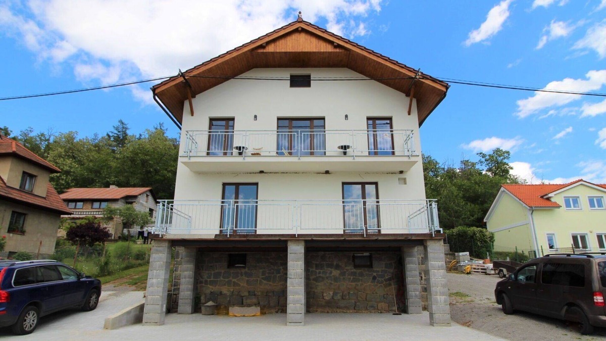Zupanovice Apartment | Lovely apartment for 5 people with WIFI, pool, TV, patio, pets allowed and parking