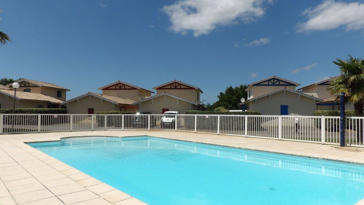 Bias Apartment | Lovely apartment for 5 guests with WIFI, pool, TV, terrace, pets allowed and parking