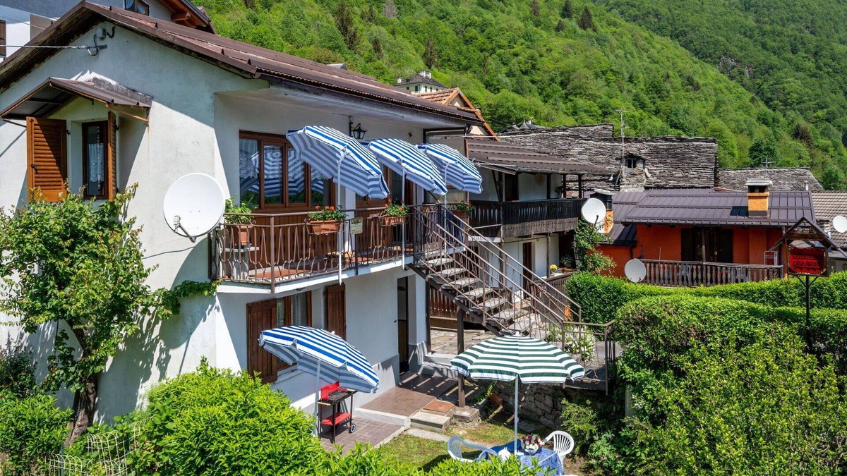 Calasca-Castiglione Apartment | Lovely apartment for 5 guests with WIFI, TV and pets allowed