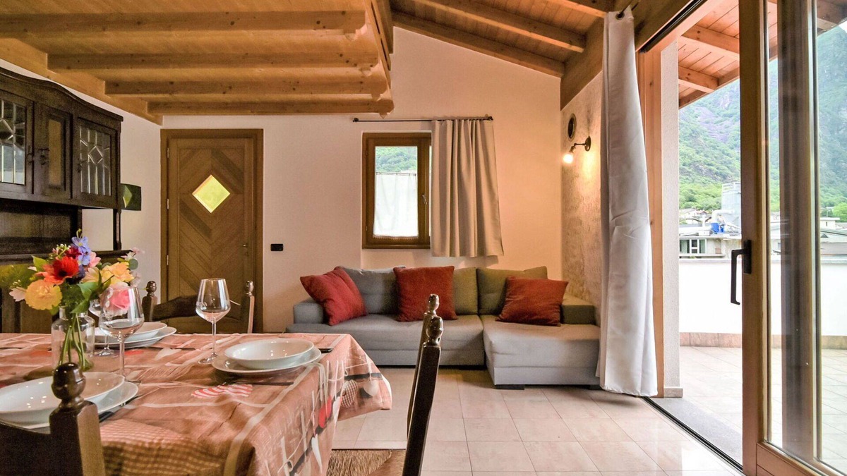 Prata Camportaccio Apartment | Lovely apartment for 5 people with WIFI, TV, terrace, pets allowed and parking