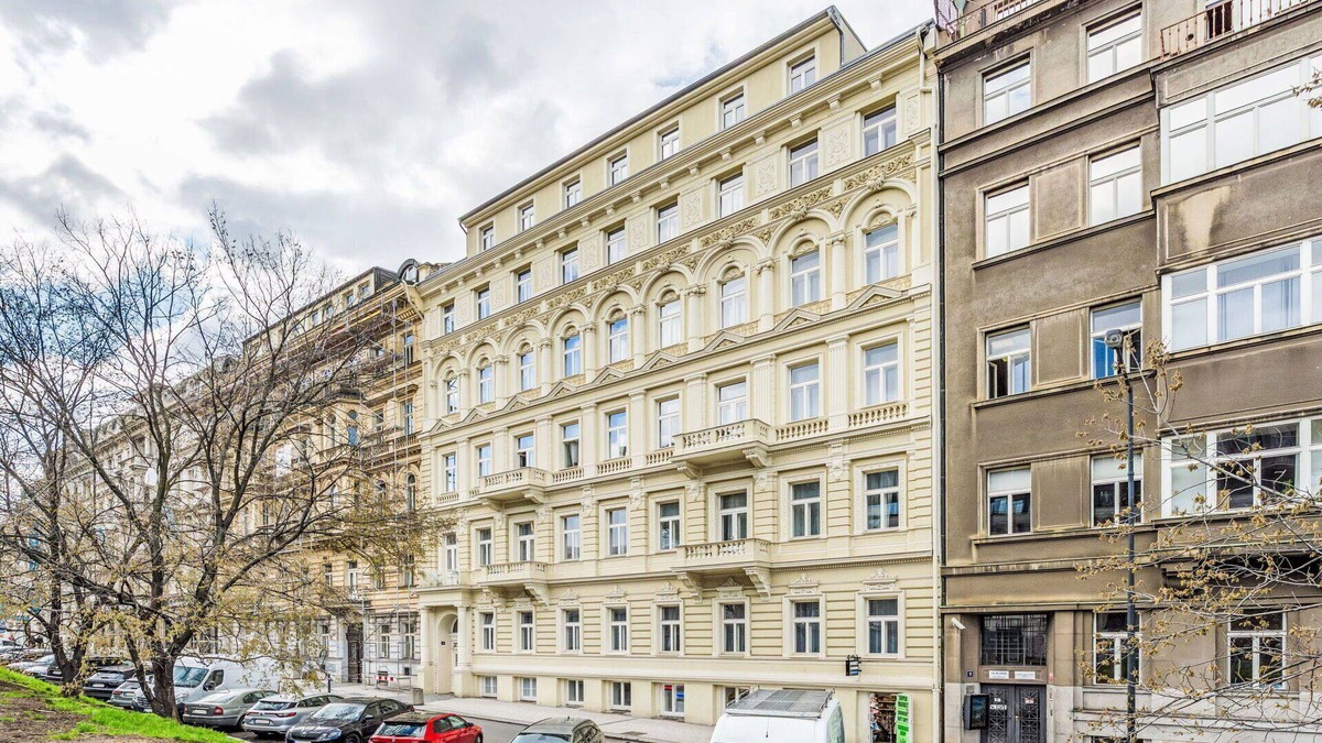 Nove Mesto Apartment | Lovely apartment for 6 guests with WIFI, TV, pets allowed and parking