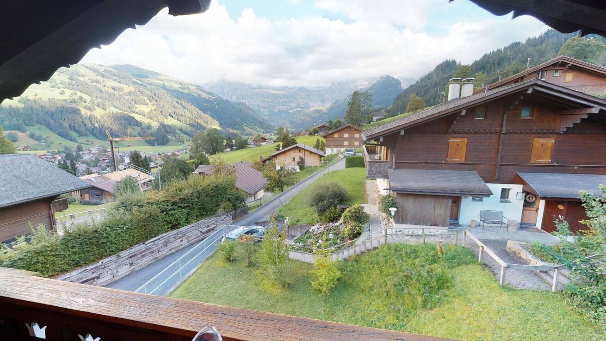 Lenk Apartment | Lovely apartment for 6 guests with TV, balcony and pets allowed