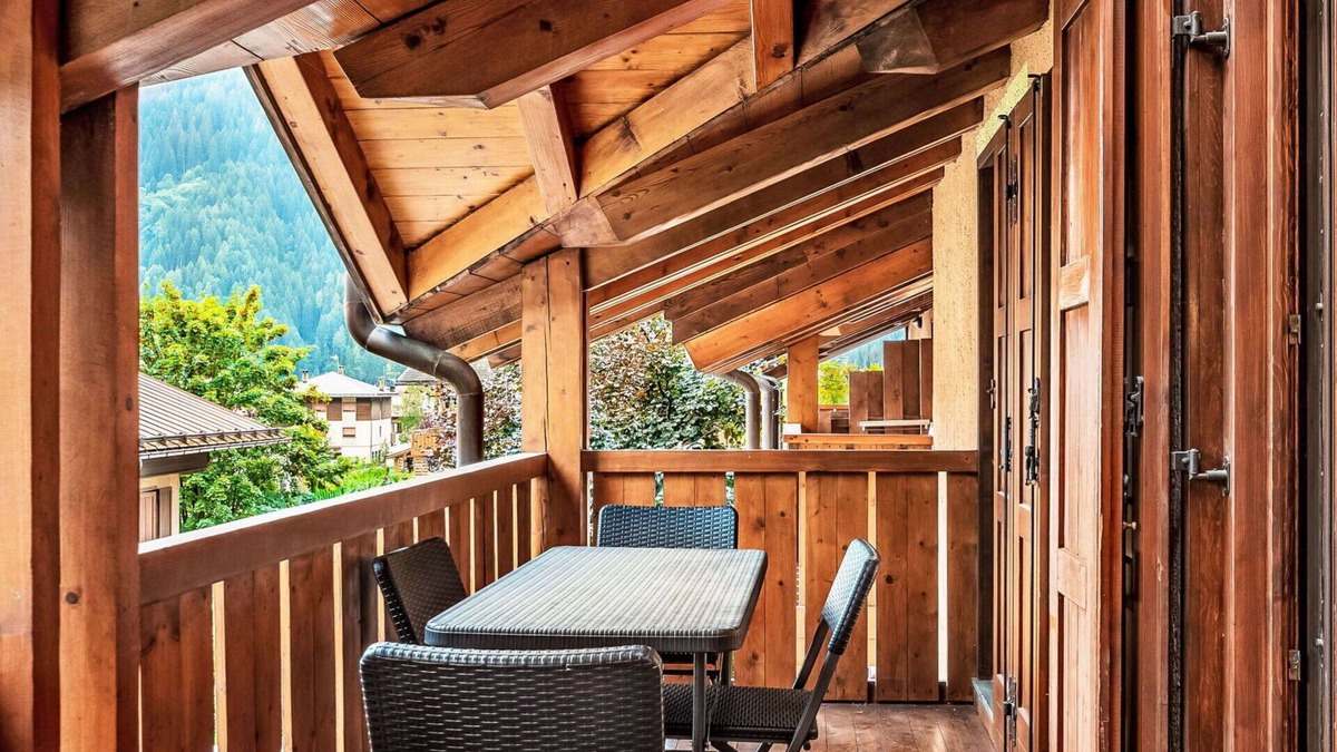 Pinzolo Apartment | Lovely apartment for 6 guests with WIFI, TV, patio and parking