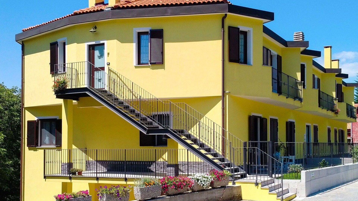 Savona Apartment | Lovely apartment for 6 guests with WIFI, TV, patio, pets allowed, panoramic view and parking