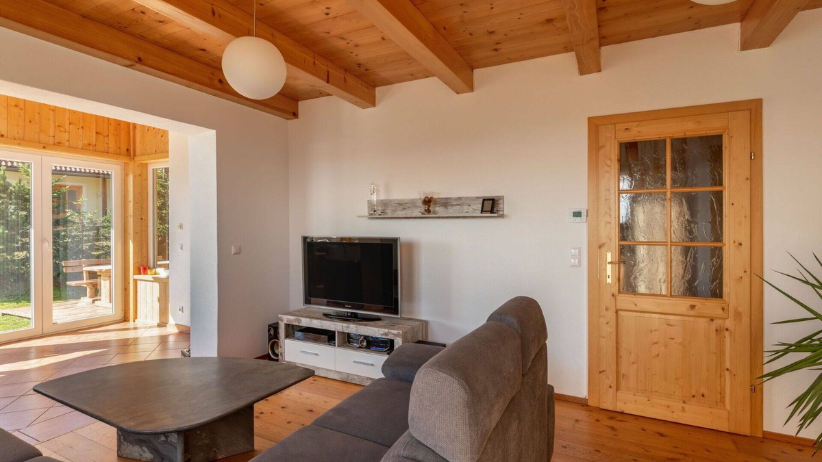Albeck Apartment | Lovely apartment for 10 people with WIFI, TV, patio and parking