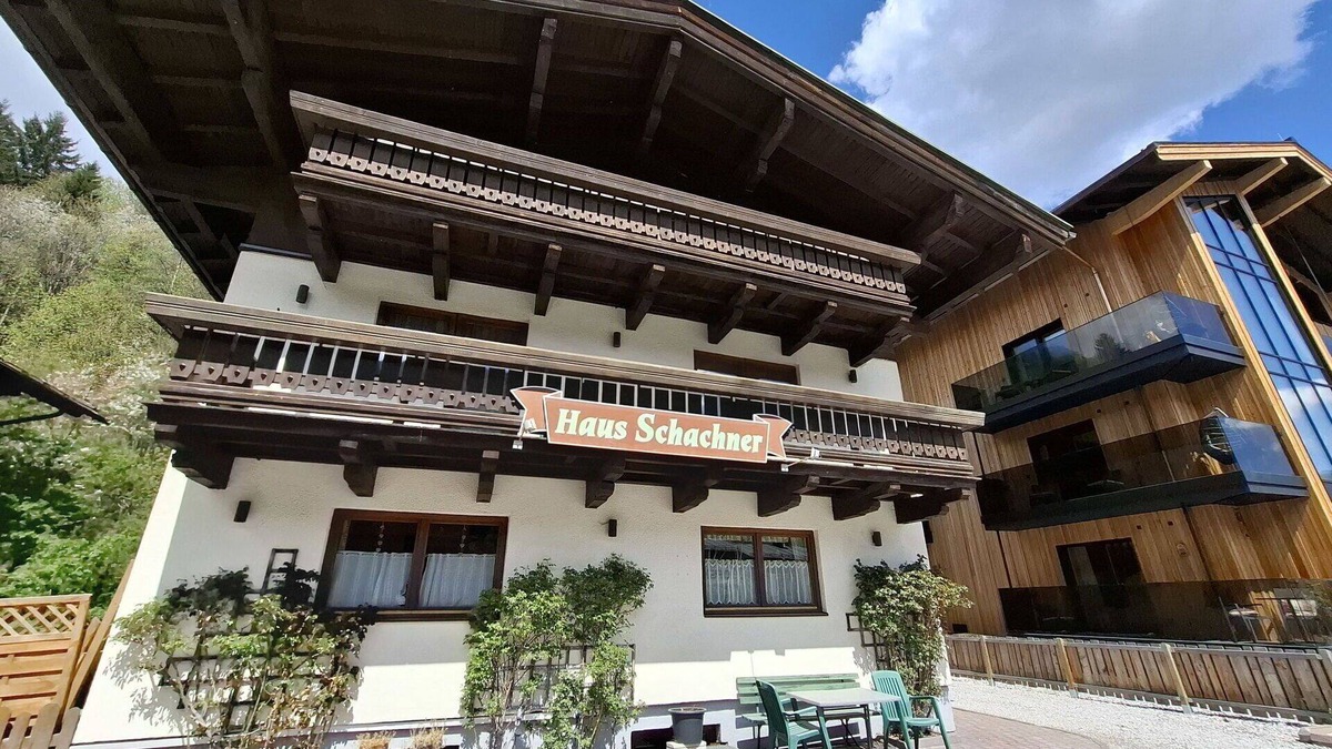 Saalbach-Hinterglemm Apartment | Lovely apartment for 8 people with WIFI, TV, balcony and parking