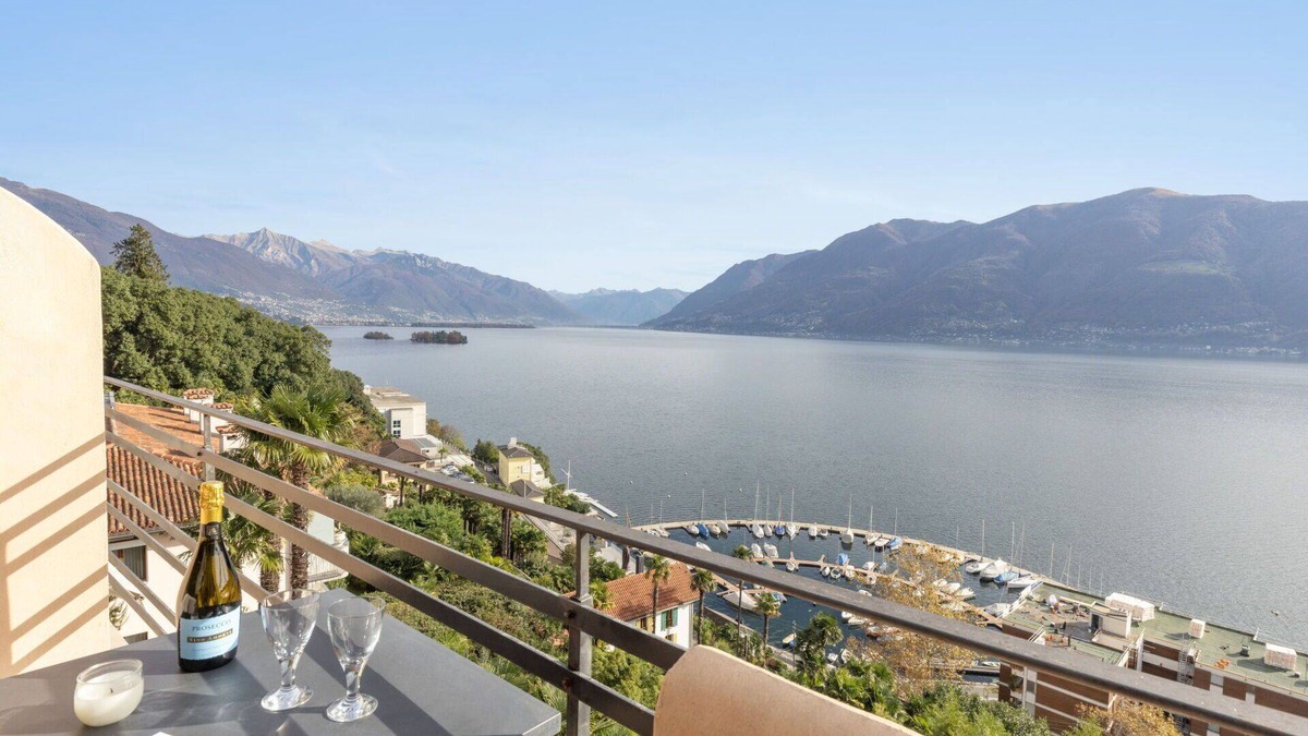 Cardada Apartment | Lovely apartment for 3 guests with pool, WIFI, TV, terrace, pets allowed and parking