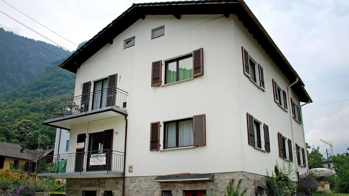 Chironico Apartment | Lovely apartment for 4 guests with WIFI, TV, balcony, panoramic view and parking