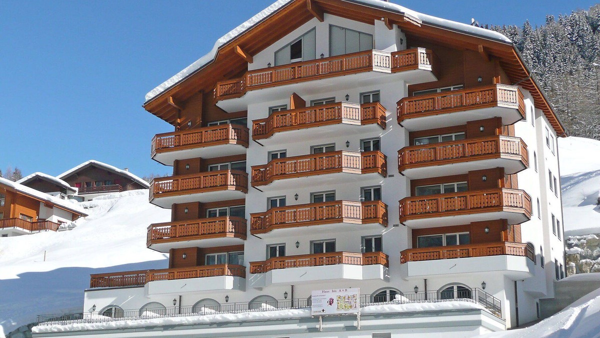Leukerbad Apartment | Lovely apartment for 6 people with WIFI, hot tub, TV and balcony