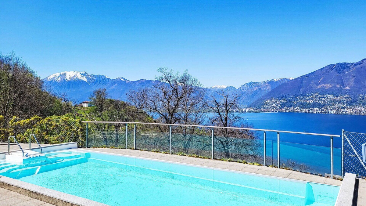 Magadino Apartment | Lovely apartment for 4 guests with pool, WIFI, TV, terrace, pets allowed, panoramic view and par.
