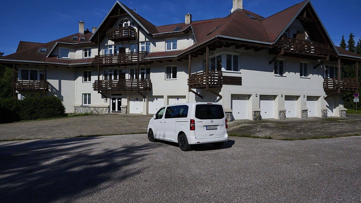 Harrachov Apartment | Lovely apartment for 8 guests with WIFI, TV, balcony and pets allowed
