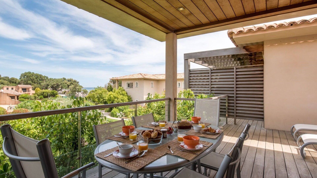Sainte-Lucie-de-Porto-Vecchio Apartment | Lovely apartment for 6 guests with A/C, WIFI, TV, terrace and pets allowed