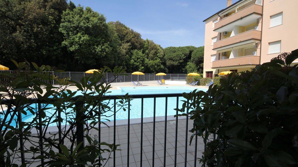 Rosapineta Apartment | Lovely apartment for 6 people with A/C, WIFI, pool, TV, terrace, pets allowed and parking