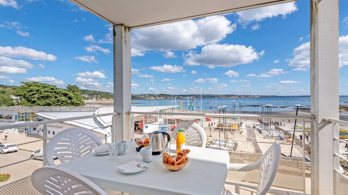Saint-Mathieu Apartment | Lovely apartment for 8 people with pool, TV, balcony and parking