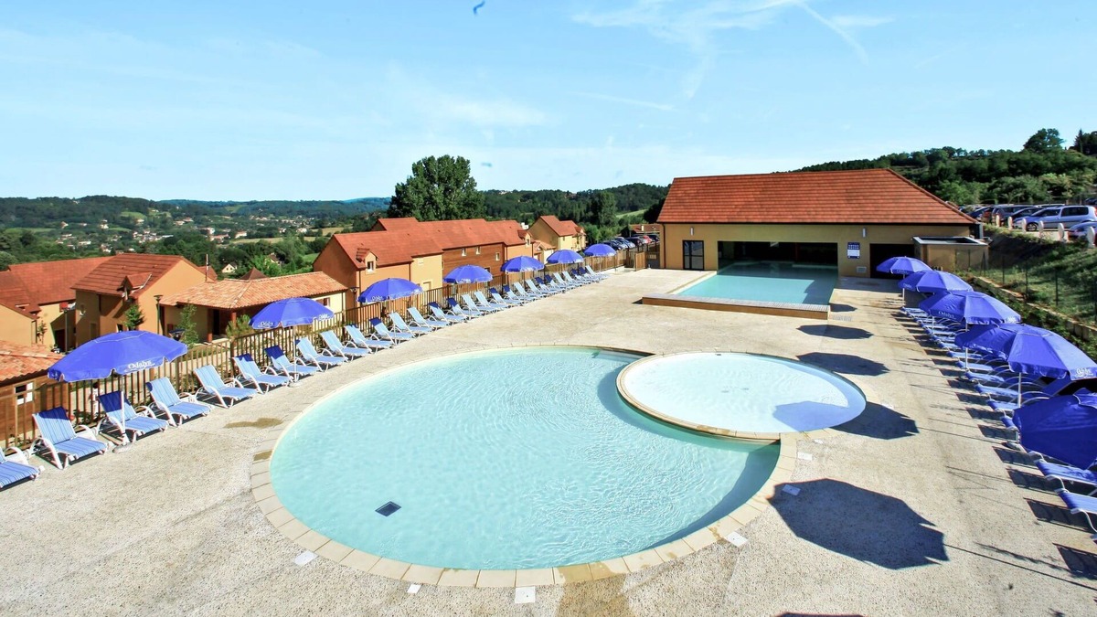 Sarlat-la-Caneda House | Lovely apartment in villa for 6 guests with WIFI, pool, TV, terrace, pets allowed and parking