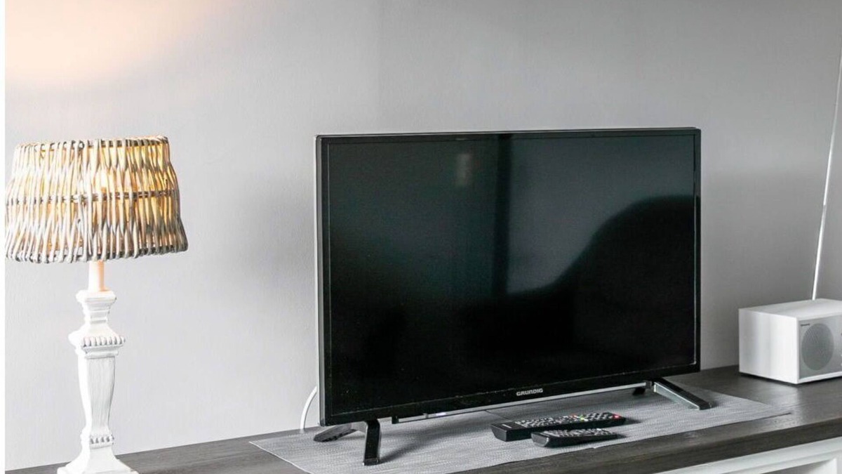 Fedderwardersiel House | Lovely apartment in villa for 4 people with TV, terrace, pets allowed and parking