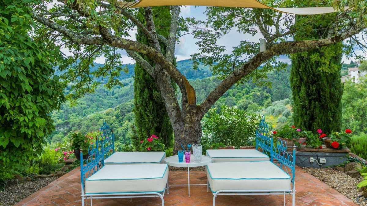 Moncioni Villa | Lovely apartment in villa with pool, WIFI, TV, pets allowed, panoramic view and parking