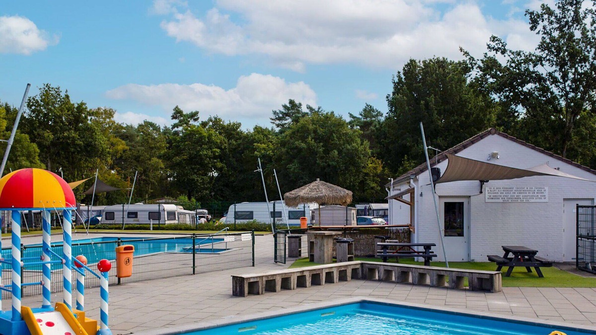 Soerendonk House | Lovely apartment in villa for 6 people with pool, TV, terrace, pets allowed and parking