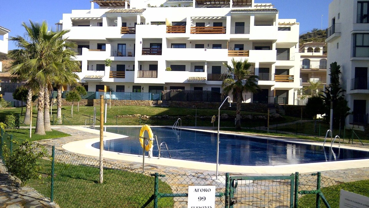 La Cala de Mijas Apartment | Lovely apartment in Alamar with pool, balcony & wi-fi. Short walk to the beach.