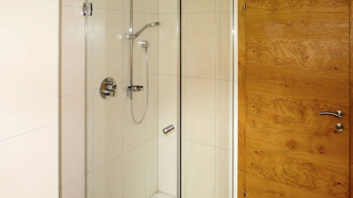 Oberwang Villa | Lovely apartment in villa for 6 guests with WIFI, TV, balcony and parking