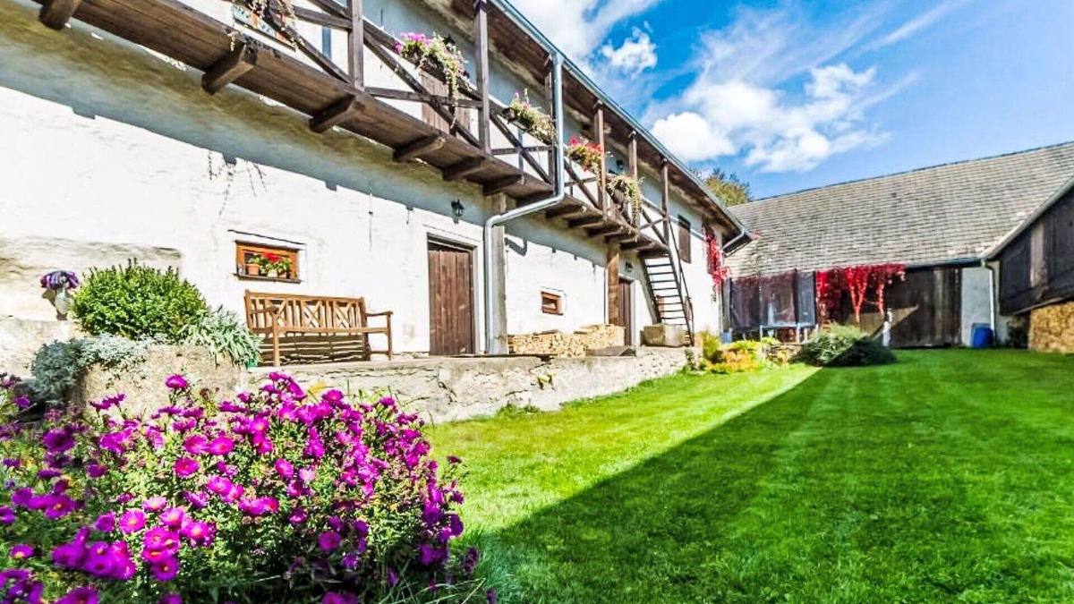 Horni Plana Villa | Lovely apartment in villa for 10 people with pool, WIFI, TV and pets allowed