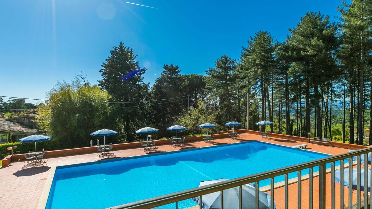 San Vivaldo Villa | Lovely apartment in villa with pool, WIFI, TV, terrace, pets allowed, panoramic view and parking