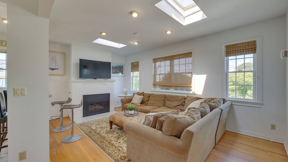 Long Beach Apartment | Lovely Apartment in Long Beach: 3 Blocks to Ocean!