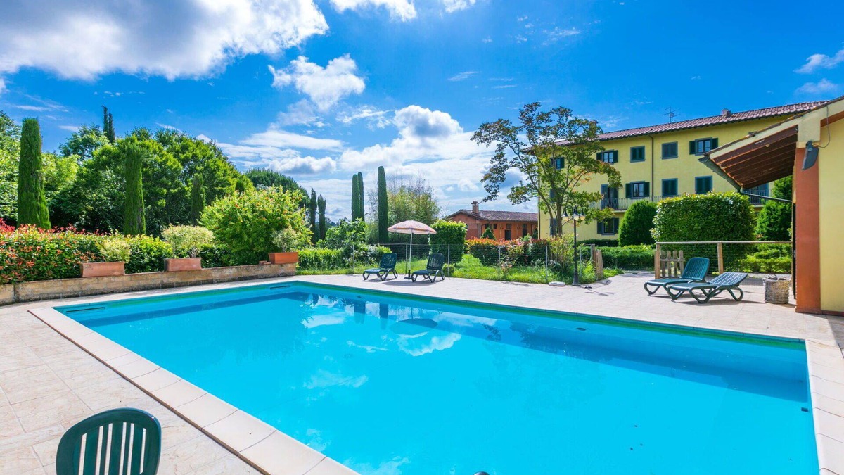 Fucecchio Villa | Lovely apartment in villa with A/C, private pool, WIFI, hot tub, TV, pets allowed and parking