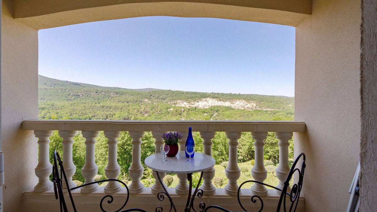Bauduen Villa | Lovely apartment in villa for 6 guests with WIFI, TV, balcony, pets allowed and panoramic view