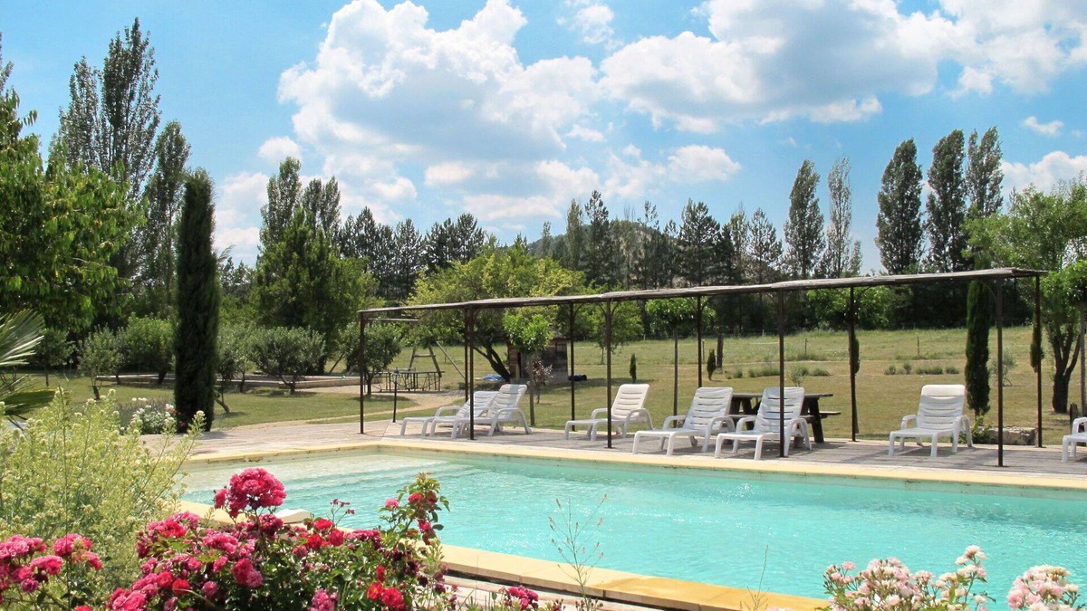 Sigonce Villa | Lovely apartment in villa for 2 guests with WIFI, pool, patio, pets allowed and panoramic view