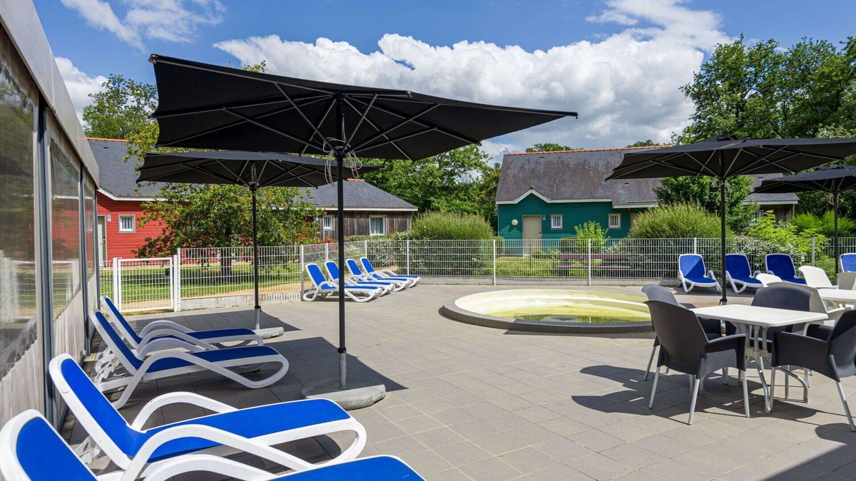Saumur House | Lovely apartment in villa for 6 people with internet, pool, TV, terrace, pets allowed and parking