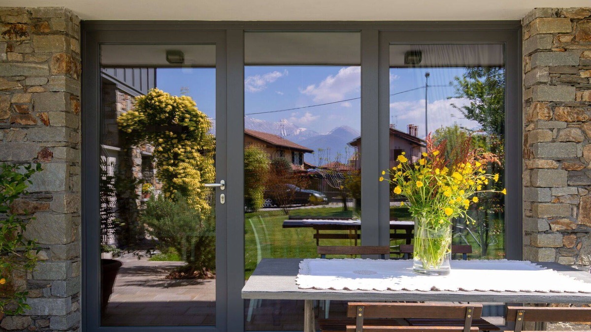 Colico Piano House | Lovely apartment in villa for 4 guests with WIFI, terrace and parking