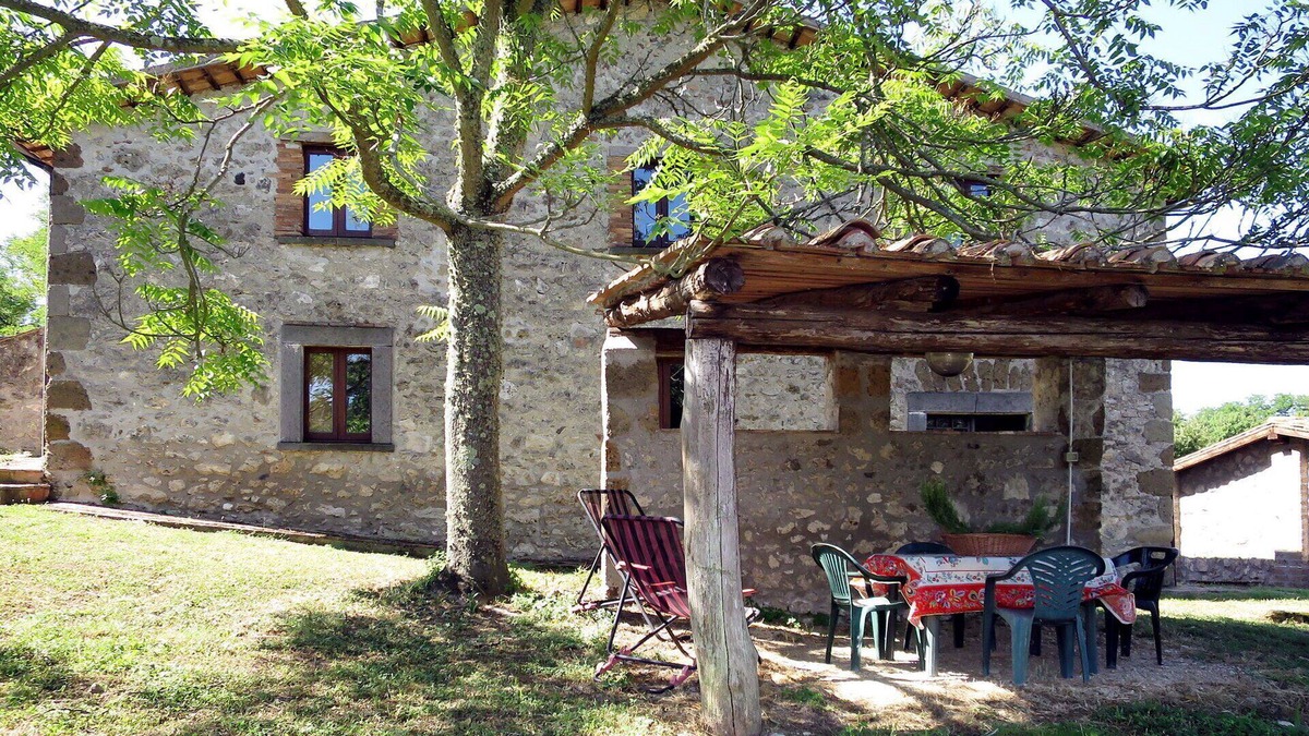 Bagnoregio Villa | Lovely apartment in villa for 2 people with WIFI, pool, patio and parking