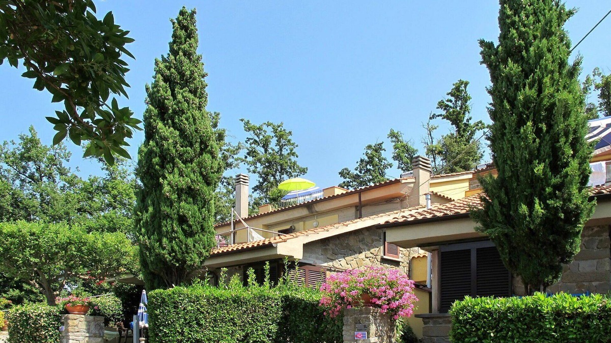 San Baronto Apartment | Lovely apartment for 2 people with WIFI, pool, TV, terrace, pets allowed, panoramic view and par.
